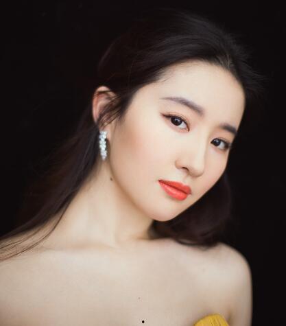 吃瓜娱乐圈刘亦菲,娱乐圈的瓜田仙子，美丽与实力并存